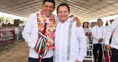 Asiste Díaz Mena al segundo informe de Salomón Jara en Oaxaca