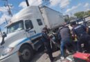 PADRE E HIJO PRENSADOS TRAS CHOQUE CONTRA TRÁILER