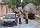 AUTO QUEDA REDUCIDO A CHATARRA EN INCENDIO