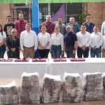Entregan más de 10 mil chamarras escolares en 17 municipios de Yucatán