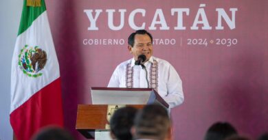 Entrega Díaz Mena equipamiento para mejorar planteles del Cecytey