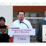 Joaquín Díaz Mena con Claudia Sheinbaum en la mañanera