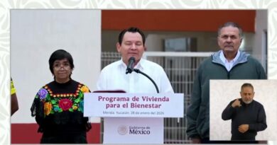 Joaquín Díaz Mena con Claudia Sheinbaum en la mañanera