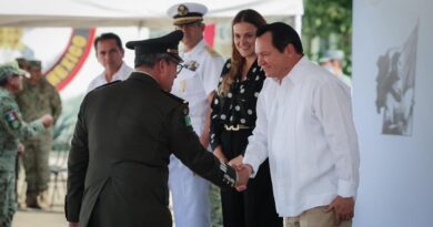 Díaz Mena asiste a toma de protesta del nuevo comandante de la X Región Militar