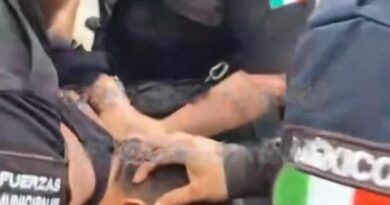 DETENIDO POR AGREDIR A POLICÍAS CON GLOBOS CON AGUA 