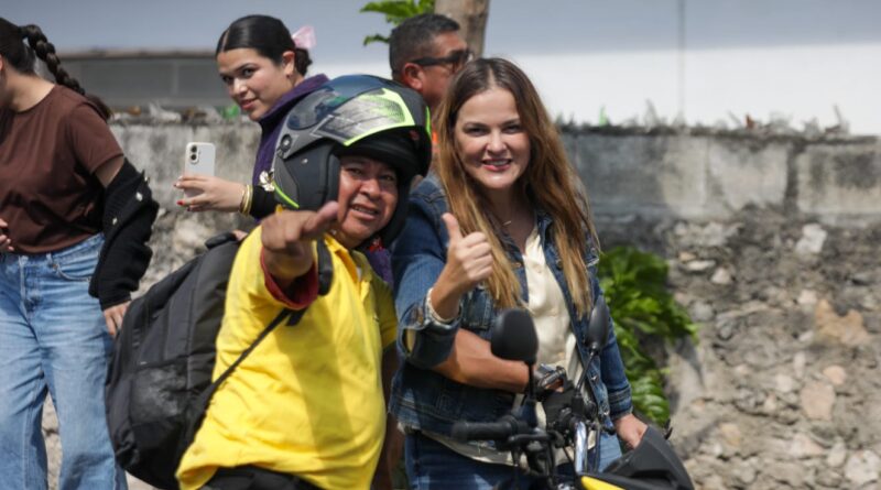 Entrega Cecilia Patrón calles repavimentadas en el poniente de la ciudad