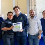 Ayuntamiento entrega auxiliares auditivos a personas con discapacidad