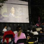 Celebran San Valentín con cine al aire libre y bazar en Los Paseos