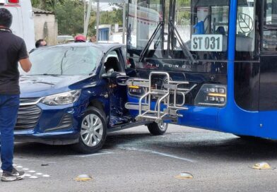 IMPRUDENTE CONDUCTORA OCASIONA CHOQUE