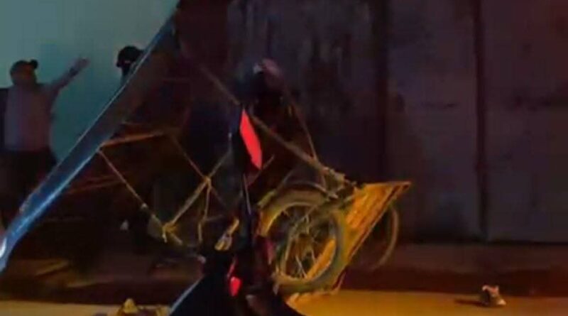 LESIONADA GRAVE TRAS SER EMBESTIDO SU MOTOTAXI 