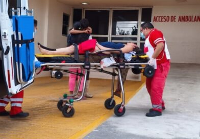 DOS HERIDOS AL EVITAR A UN COCHINO 