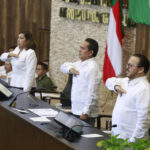 Entregan reconocimiento al Mtro. José Luis Quintal Catzín