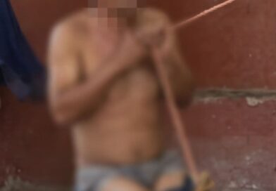 AMARRA Y ENTREGA A SUJETO QUE ENTRÓ A SU CASA