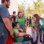 En Casa Otoch conocen trofeo de la Copa Mundial de Fútbol