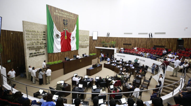 Nueva integrante del Congreso rinde compromiso ante el Pleno  