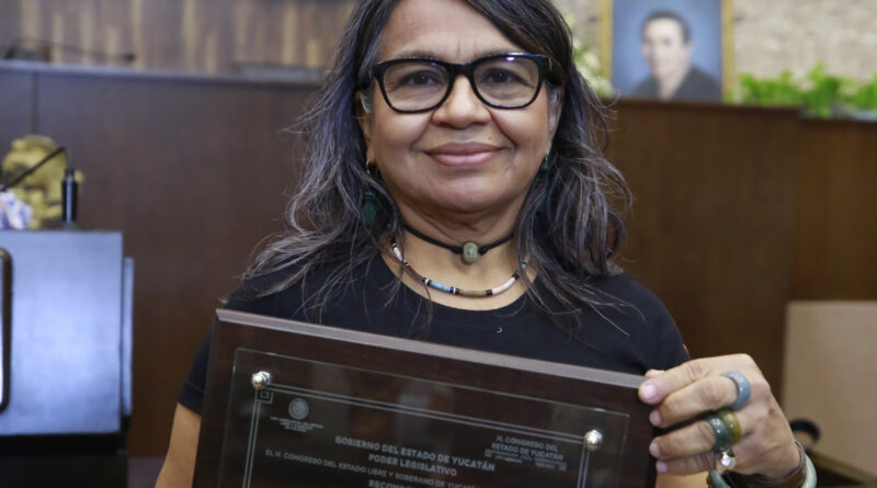 Recibe Patricia Martín reconocimiento “Consuelo Zavala Castillo” 