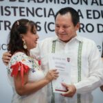 Díaz Mena entrega plazas a personal de apoyo educativo