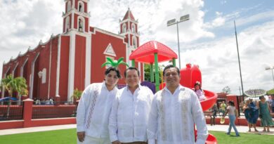 Díaz Mena entrega parques rehabilitados para familias de Baca