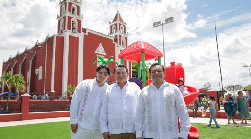 Díaz Mena entrega parques rehabilitados para familias de Baca