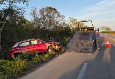 SE DUERME AL VOLANTE Y TERMINA FUERA DE LA VÍA