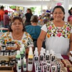 Manos que tejen, bordan y emprenden en feria artesanal
