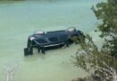 CAMIONETA CAE DE PUENTE POR EVITAR ACCIDENTE