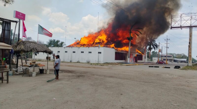  INCENDIO EN PARADOR DE HALACHÓ MOVILIZA A EMERGENCIAS