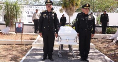 RINDEN HONORES A POLICÍA CAÍDO EN CUMPLIMIENTO DEL DEBER