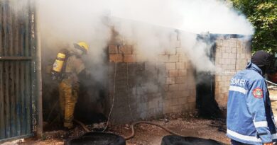 SE INCENDIA BODEGA DE LLANTAS