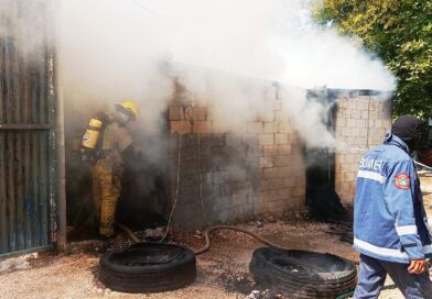 SE INCENDIA BODEGA DE LLANTAS