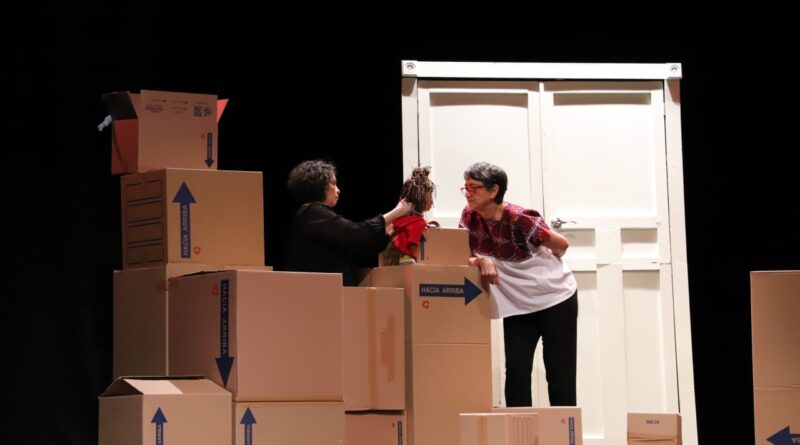 Puesta en escena “Aprender y olvidar” llena el Teatro Daniel Ayala