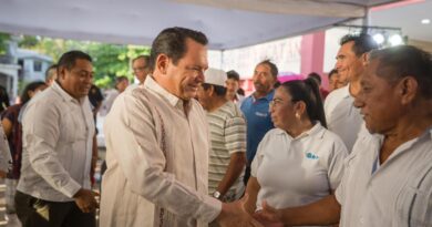 Díaz Mena entrega renovada Casa de la Cultura en Tekit
