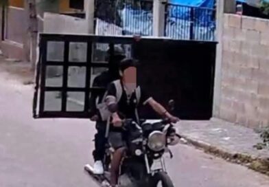 CAE UNO DE DOS LADRÓNES DE PUERTAS Y VENTANA