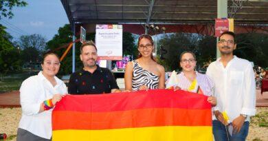 Develan placas de “Espacio Seguro” para la diversidad LGBTIQ+