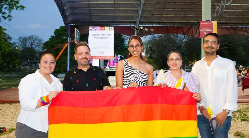 Develan placas de “Espacio Seguro” para la diversidad LGBTIQ+