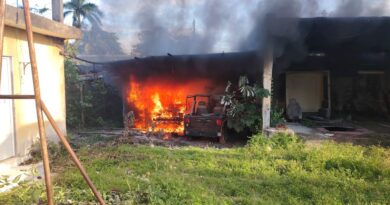 INCENDIO CONSUME DOS VEHÍCULOS ABANDONADOS EN MULCHECHÉN