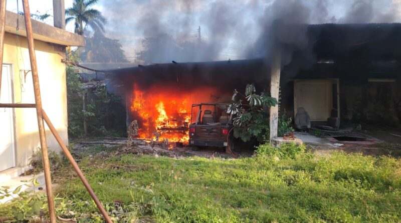 INCENDIO CONSUME DOS VEHÍCULOS ABANDONADOS EN MULCHECHÉN