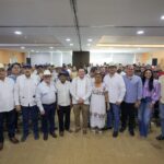 Entrega Díaz Mena apoyos para impulsar el campo y la educación