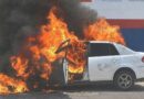 TIIDA ARDE EN LLAMAS EN LA EMILIO PORTES GIL