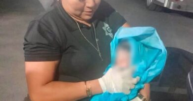 PARAMÉDICOS AYUDAN AL NACIMIENTO DE UNA BEBÉ