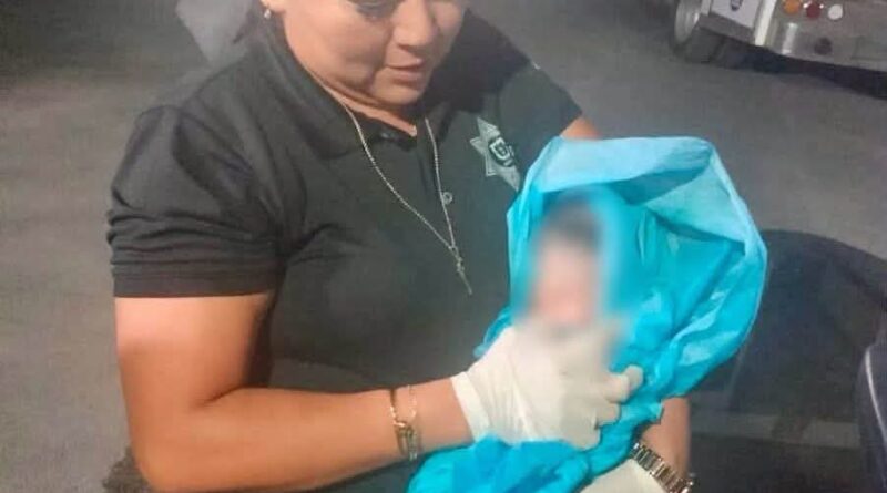PARAMÉDICOS AYUDAN AL NACIMIENTO DE UNA BEBÉ