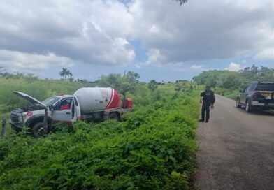 PIPA DE GAS SE SALE DE LA CARRETERA POR FALLA MECÁNICA EN TIZIMÍN