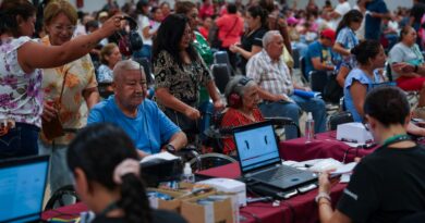 DIF Yucatán entrega aparatos auditivos gratuitos a personas de 31 municipios