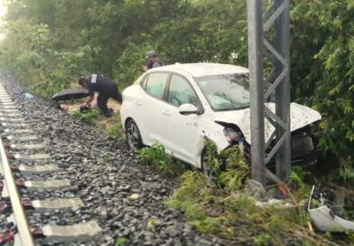 EXTRANJERO DORMITA AL VOLANTE E INVADE VÍAS DEL TREN MAYA