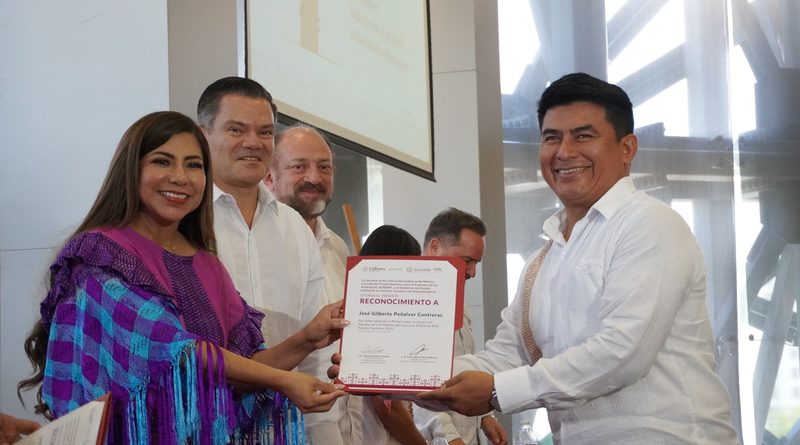 Reconocen talento y tradición de artesanas y artesanos de Yucatán