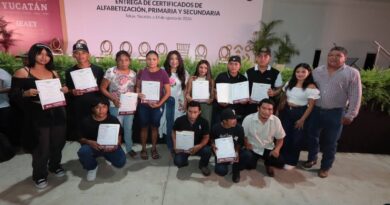 Ieaey entrega certificados a más de 400 personas del sur de Yucatán