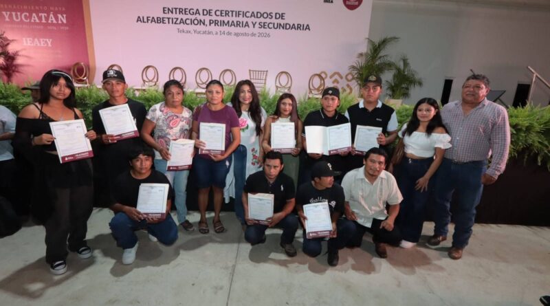 Ieaey entrega certificados a más de 400 personas del sur de Yucatán