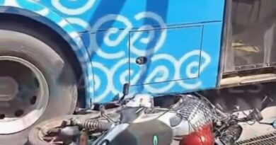 MOTOCICLISTA SE SALVA DE SER ATROPELLADO POR CAMIÓN