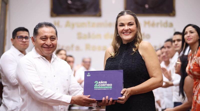 Presenta Cecilia Patrón ante el Cabildo de Mérida su segundo informe de gobierno