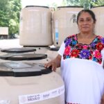 DIF Yucatán entrega tinacos a familias de Kunché 